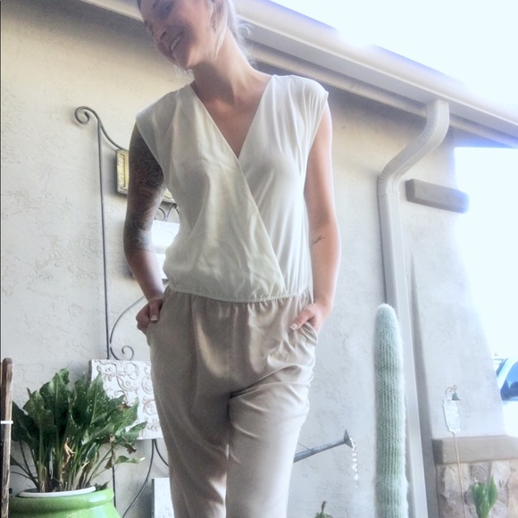NWT Guess silk jumpsuit - Picture 2 of 8